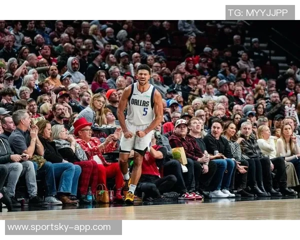 格莱姆斯外线火力全开13投7中三分精准6中4独揽22分助攻抢断齐飞